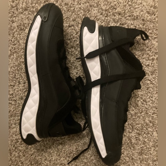 Chanel Black Sneakers (CC Cap Toe Logo) - Picture 2 of 8